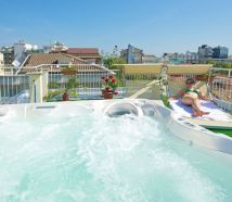 Hotel Cattolica con piscina idromassaggio