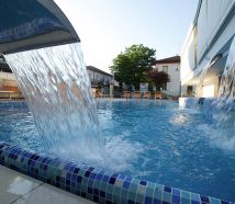 Hotel con piscina Cattolica con cascate