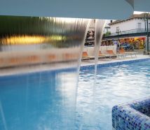 Hotel Cattolica con piscina getto d'acqua