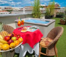 Hotel Cattolica con vasca idromassaggio in terrazza